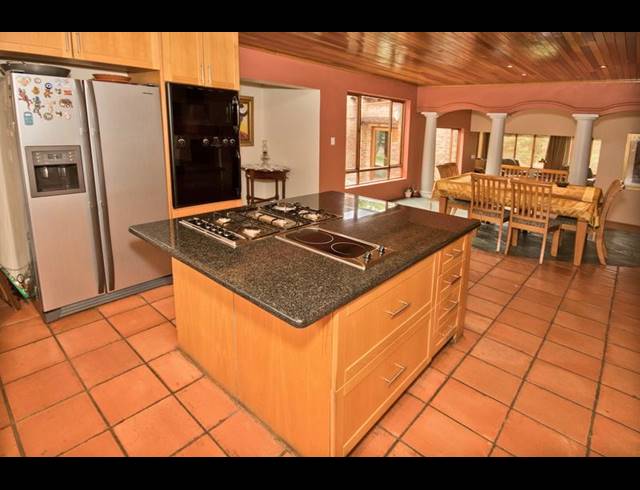 6 BEDROOM HOUSE FOR SALE IN RUIMSIG